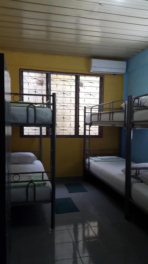 Kampung Bule Hostel Лабуан-Бахо Экстерьер фото